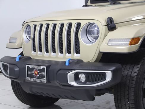 Used 2022 Jeep Wrangler Unlimited Sahara AWD/4WD image 49