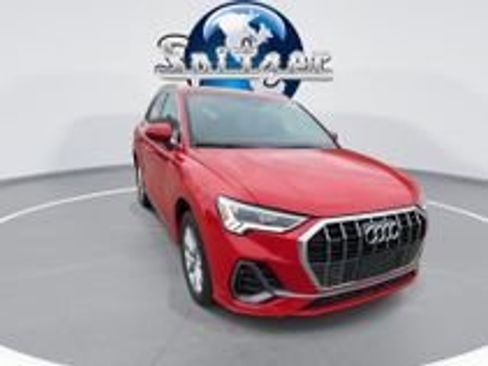 Used 2024 Audi Q3 2.0T Premium image 2