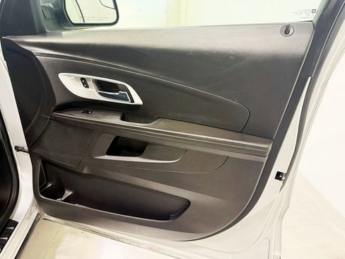 Used 2013 Chevrolet Equinox LS image 32