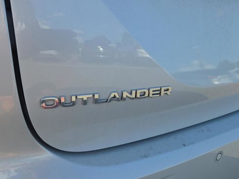 Used 2024 Mitsubishi Outlander SE FWD image 6