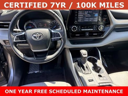 Used 2022 Toyota Highlander XLE AWD/4WD image 18