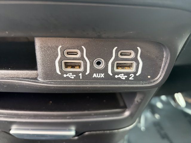 Used 2025 Chrysler Pacifica Select FWD image 59
