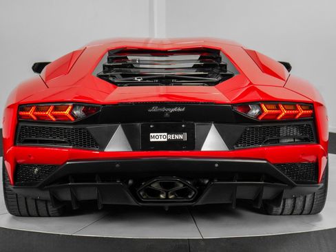 Used 2018 Lamborghini Aventador S image 8