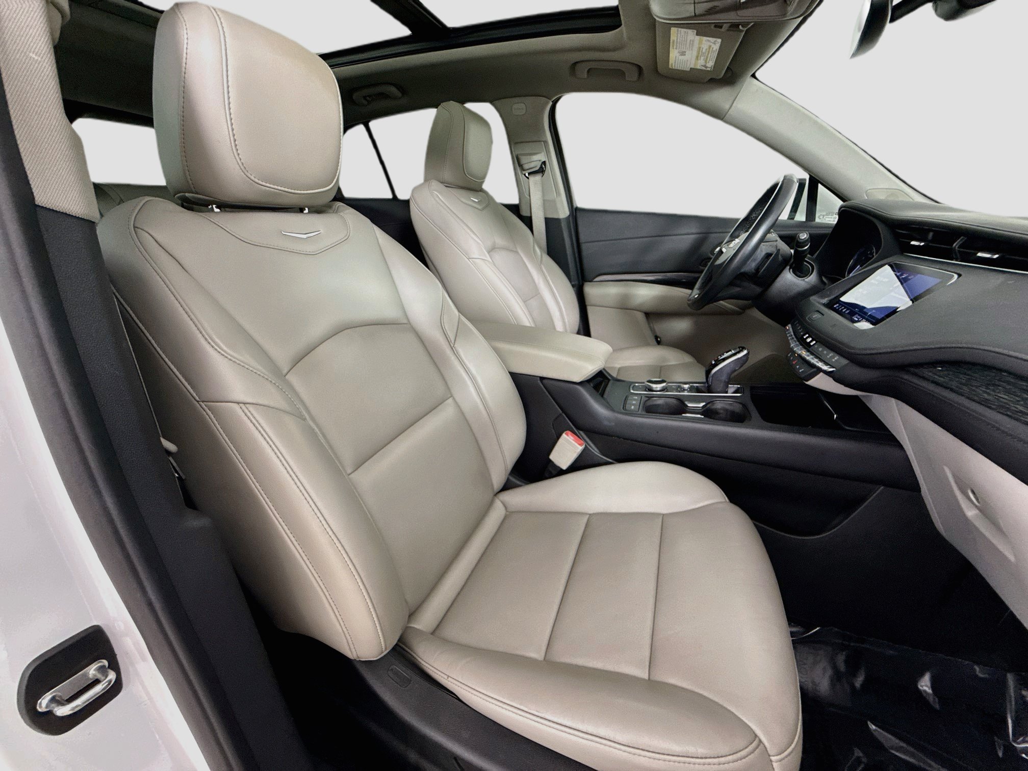 Used 2021 Cadillac XT4 Premium Luxury w/ Cold Weather Package FWD image 31