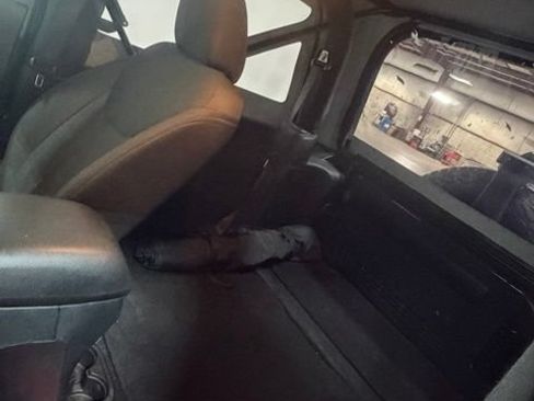 Used 2018 Jeep Wrangler Sport AWD/4WD image 19