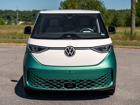Used 2025 Volkswagen ID. Buzz 1st Edition w/ Cupholders Package RWD image 12