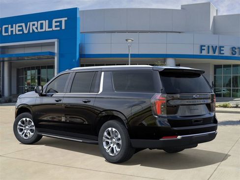 New 2026 Chevrolet Suburban LS image 3