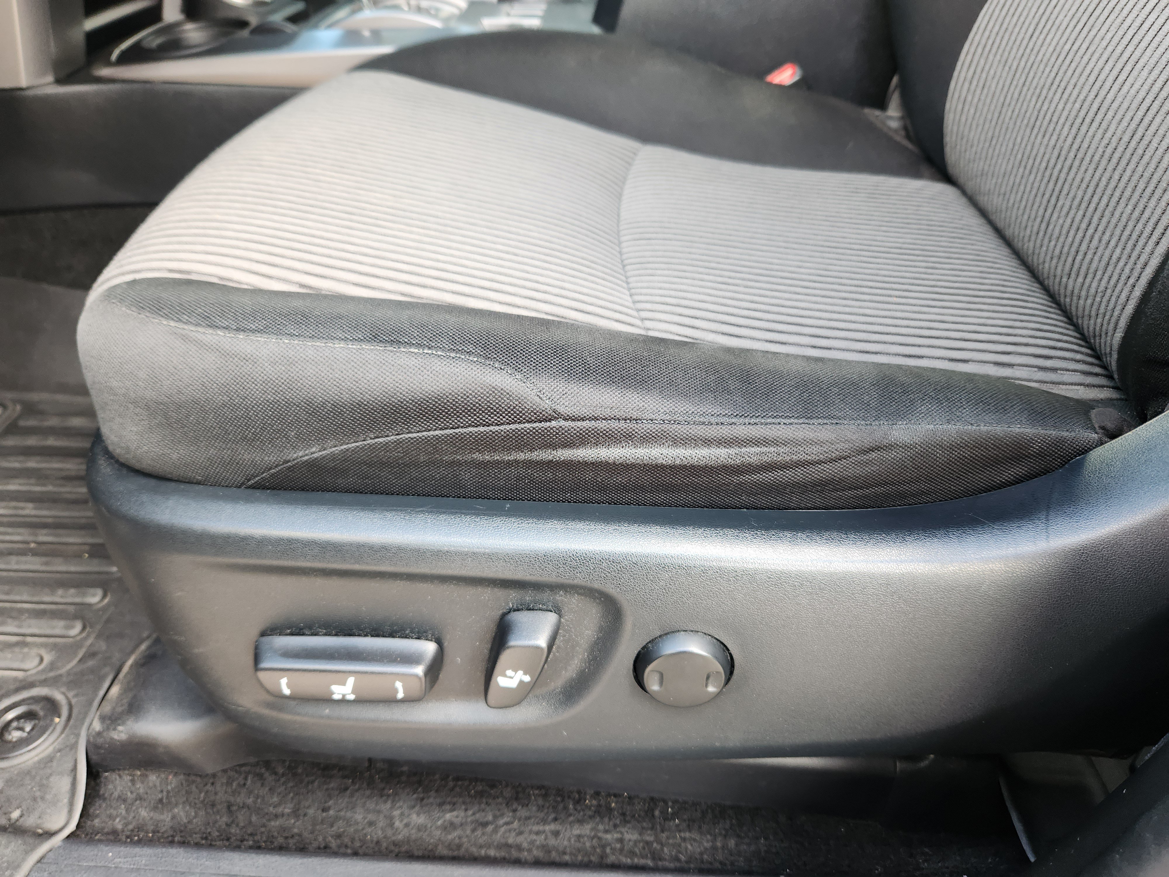 Used 2023 Toyota 4Runner SR5 AWD/4WD image 18
