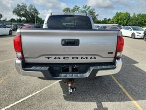 Used 2020 Toyota Tacoma SR5 RWD image 3