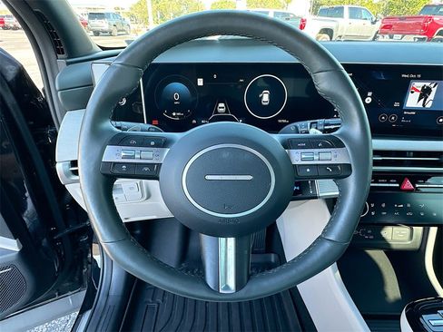 Used 2025 Hyundai Tucson Limited image 11