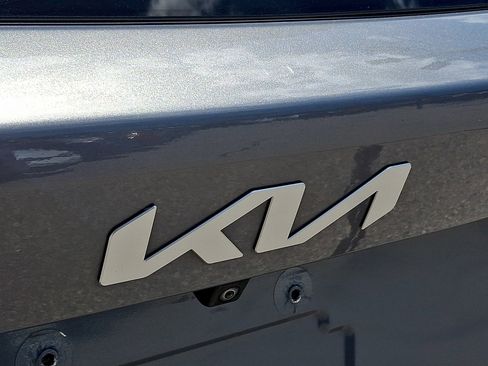 Used 2024 Kia Sorento S FWD image 29