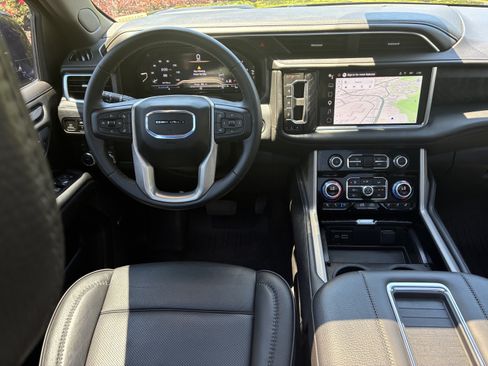 Used 2024 GMC Yukon XL Denali AWD/4WD image 22