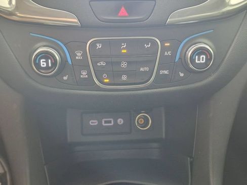 Used 2020 Chevrolet Equinox LT FWD image 24