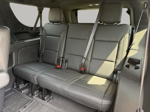Used 2021 Chevrolet Suburban LT RWD image 30