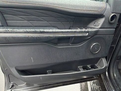 Used 2024 Ford Expedition Platinum image 19