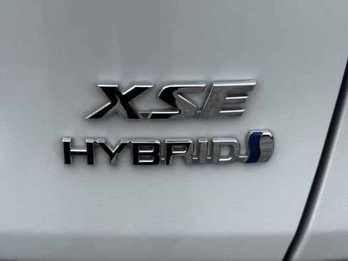 Used 2023 Toyota RAV4 XSE AWD/4WD image 5
