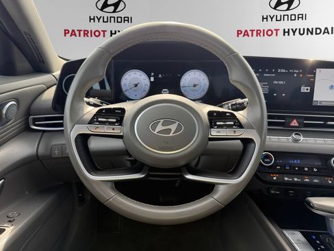 Used 2025 Hyundai Elantra SEL FWD image 12