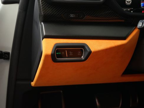 Used 2021 Lamborghini Urus image 27