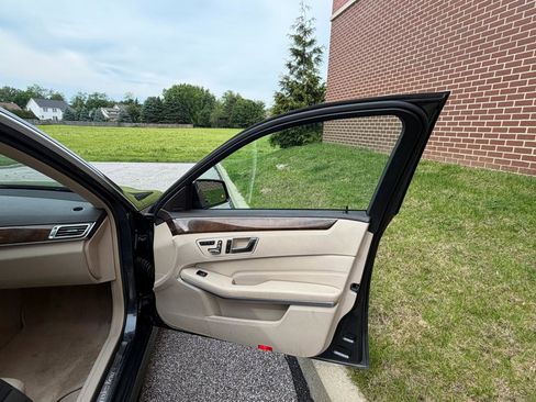 Used 2014 Mercedes-Benz E 350 4MATIC Sedan image 28