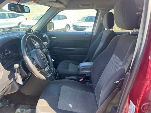 Used 2016 Jeep Patriot Latitude AWD/4WD image 5