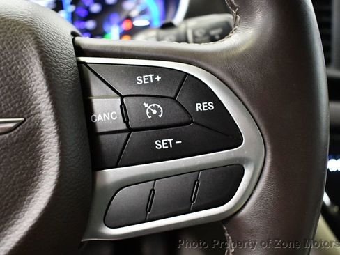 Used 2017 Chrysler Pacifica Touring-L image 34