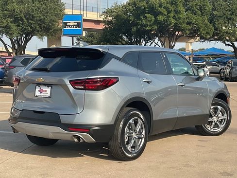 Used 2025 Chevrolet Blazer LT FWD image 4