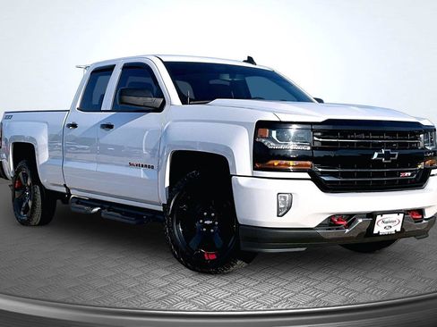 Used 2017 Chevrolet Silverado 1500 LT w/ Redline Edition AWD/4WD image 14