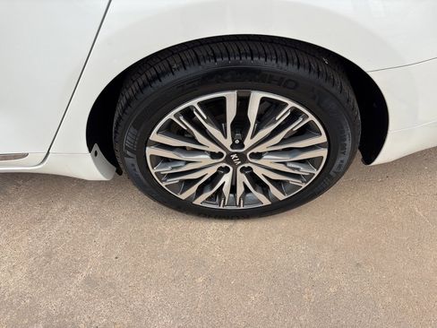 Used 2020 Kia Cadenza Technology image 10