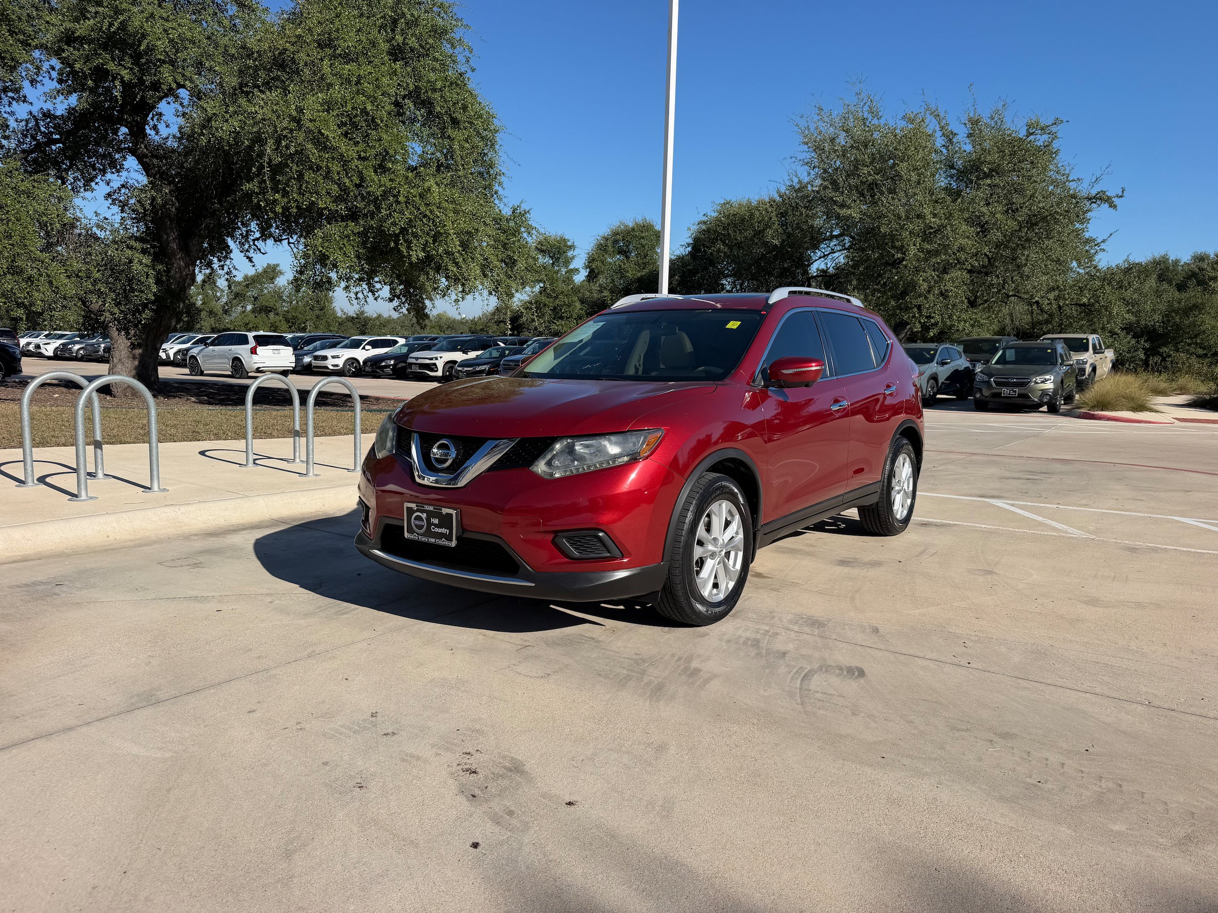 Used 2014 Nissan Rogue SV w/ SV Premium Package FWD image 2