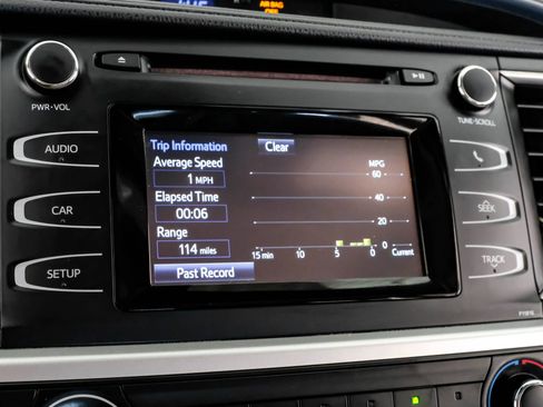 Used 2019 Toyota Highlander LE image 24