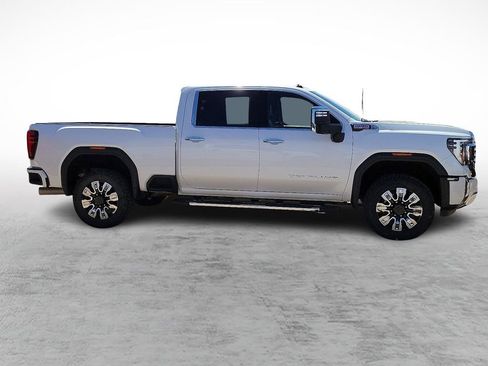 Used 2025 GMC Sierra 2500 Denali w/ Technology Package AWD/4WD image 12