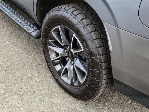 Used 2022 Chevrolet Tahoe Z71 image 47