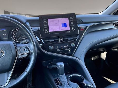 Used 2021 Toyota Camry SE w/ Cold Weather Package FWD image 9