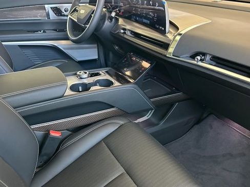 New 2026 Cadillac Vistiq Sport w/ LPO, Floor Liner Package image 15