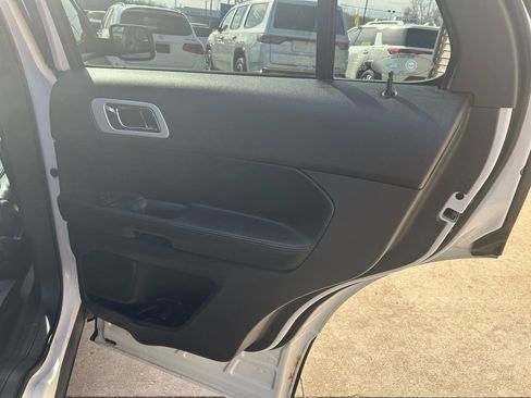 Used 2014 Ford Explorer XLT w/ Equipment Group 202A image 16