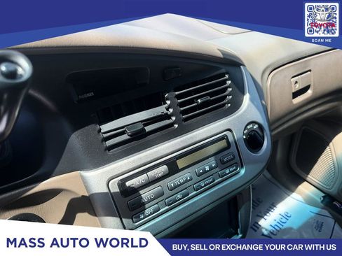 Used 2002 Toyota Sienna XLE FWD image 8