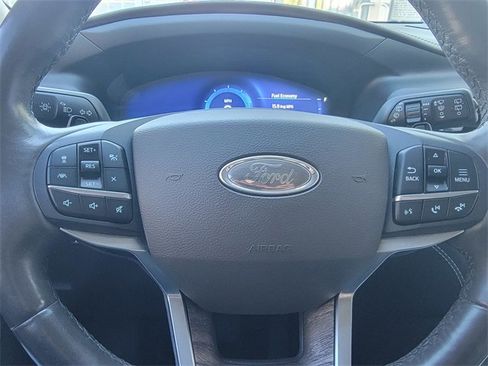 Used 2020 Ford Explorer Platinum w/ Premium Technology Package image 32