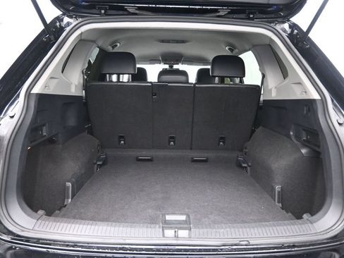 Used 2021 Volkswagen Tiguan SE AWD/4WD image 32