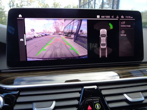 Used 2022 BMW 530i xDrive 530i xDrive Sedan w/ M Sport Package image 14