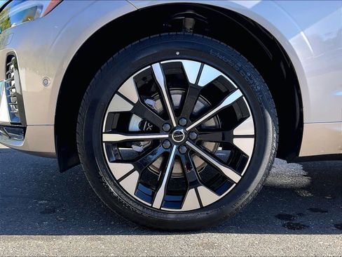 New 2027 Volvo XC60 B5 Plus AWD/4WD image 14