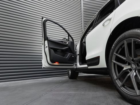 Certified 2025 Porsche Macan Turbo AWD/4WD image 14