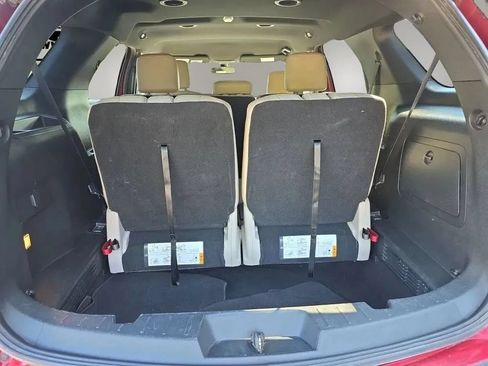 Used 2018 Ford Explorer XLT w/ Equipment Group 202A AWD/4WD image 11