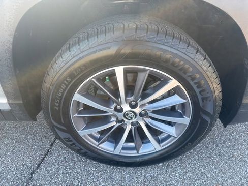 Used 2019 Toyota Highlander XLE image 13