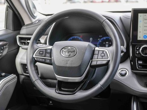 Used 2023 Toyota Highlander Limited AWD/4WD image 18