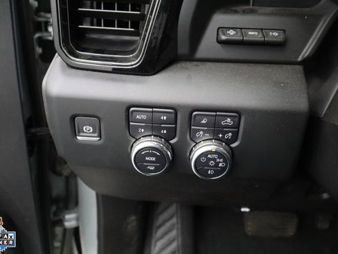Used 2024 GMC Sierra 2500 AT4 w/ AT4 Premium Plus Package AWD/4WD image 12