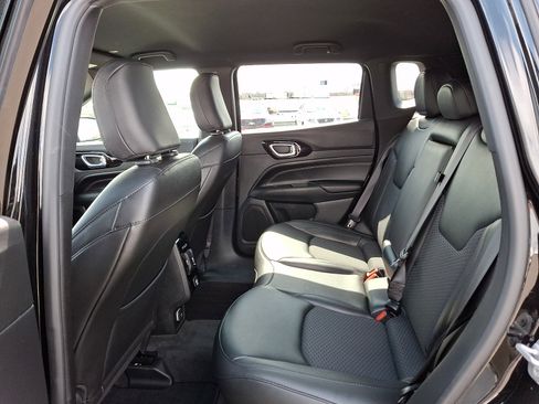 Certified 2022 Jeep Compass Latitude image 11