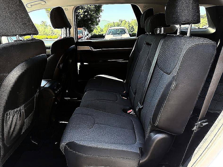 Used 2025 Hyundai Palisade SE FWD image 12