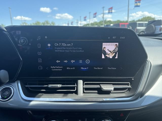Used 2025 Chevrolet Trax LT w/ LT Convenience Package FWD image 14