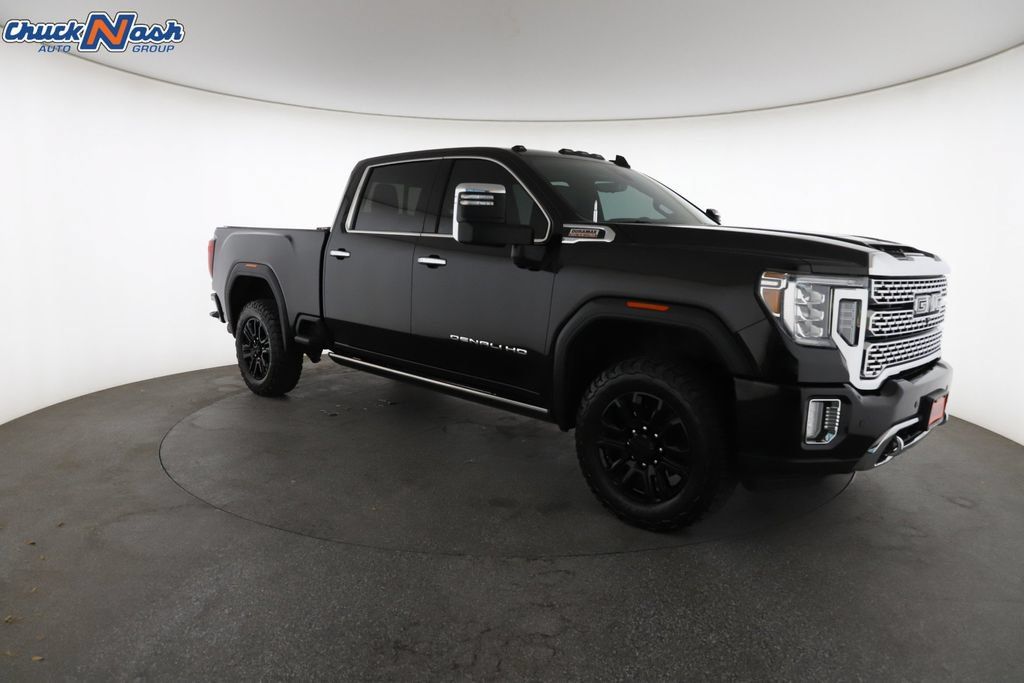 Used 2022 GMC Sierra 2500 Denali w/ Denali Black Diamond Edition AWD/4WD image 2