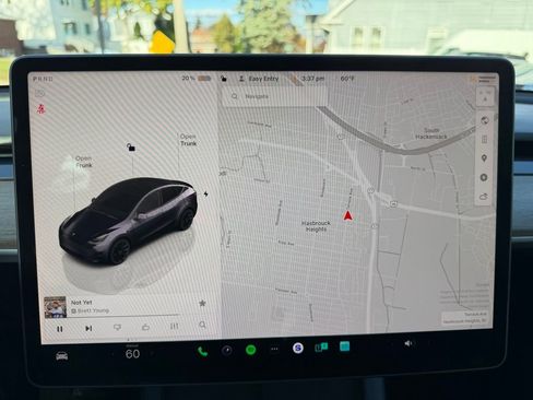 Used 2022 Tesla Model Y Long Range image 16